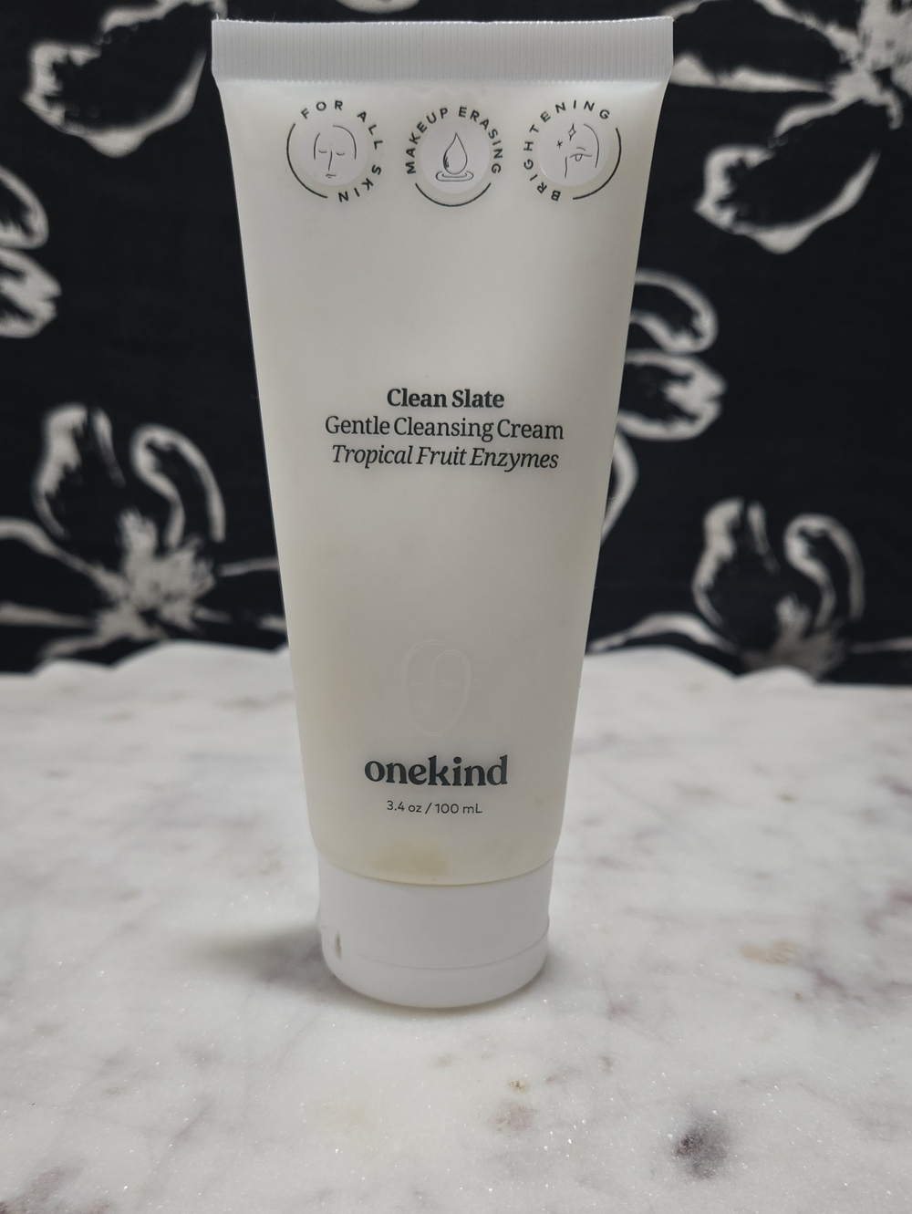 onekind Clean Slate Gentle Cleansing Cream – White